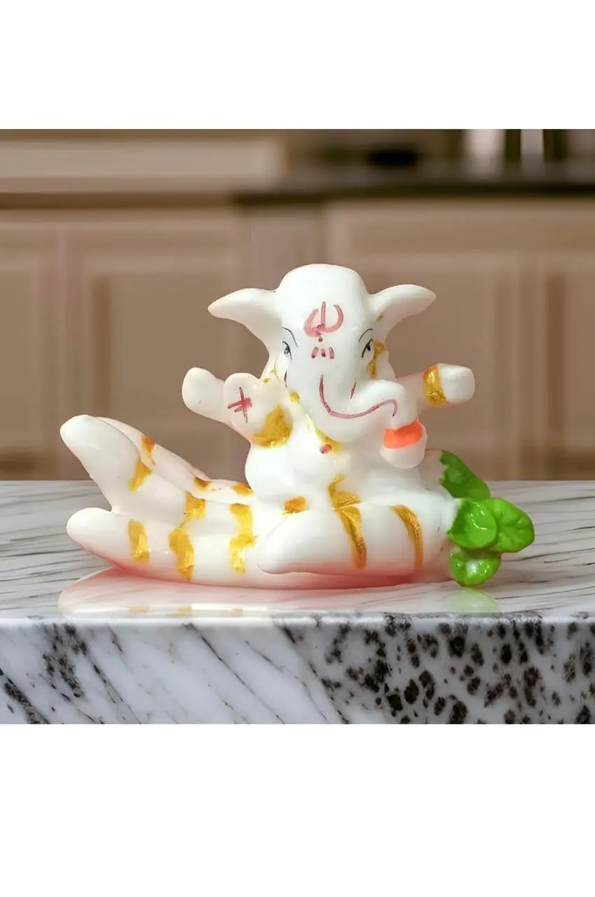 Ganesh Sitting on Hand idol for Car Dashbard